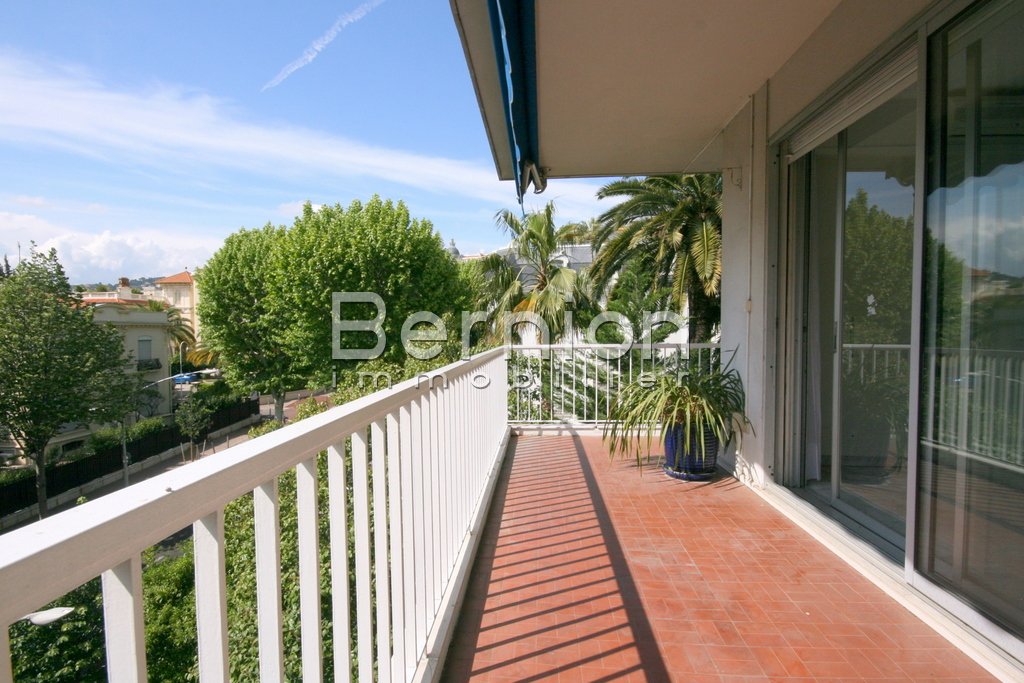 SOLD 2 Bedroom Apartment in Nice Cimiez / photo 1 SOLD 2 Bedroom Apartment in Nice Cimiez / photo 1