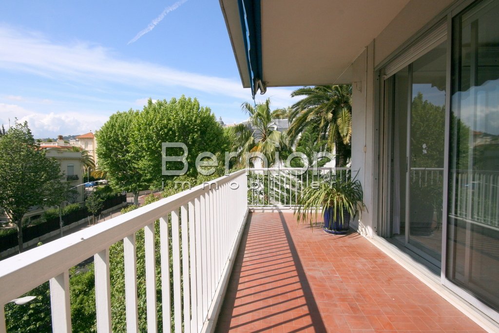 SOLD 2 Bedroom Apartment in Nice Cimiez / photo 1