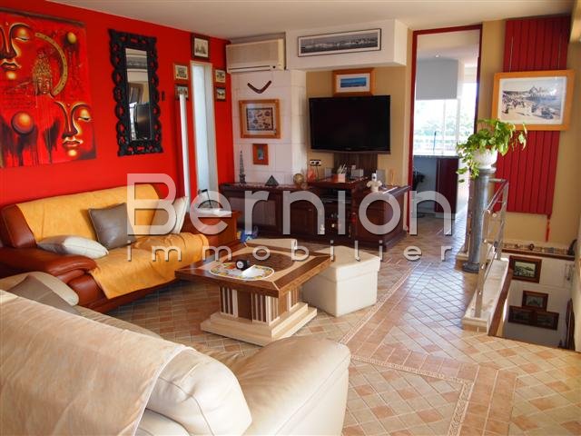 Nice Beautiful Top Floor 2 Bedrooms apartment with terrace / photo 4 Nice Beautiful Top Floor 2 Bedrooms apartment with terrace / photo 4