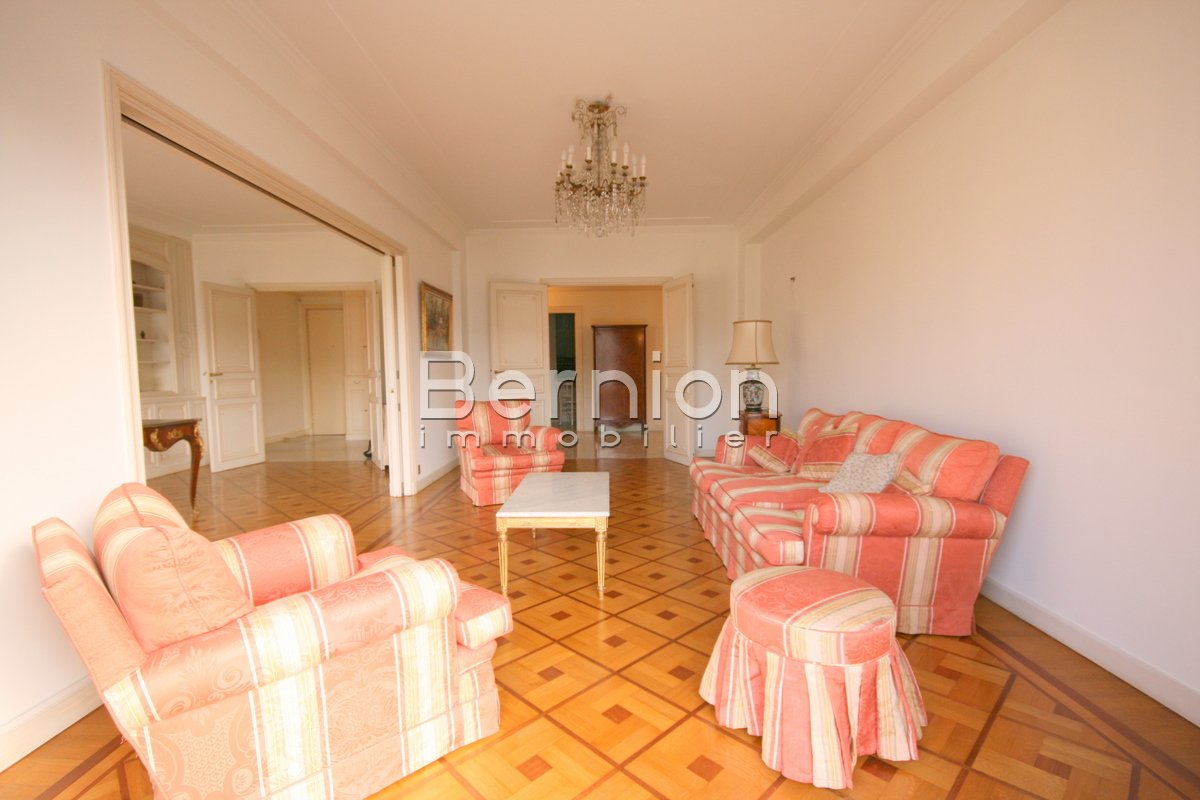 SOLD 4 bedrooms apartment in Nice city center Place Mozart / photo 2