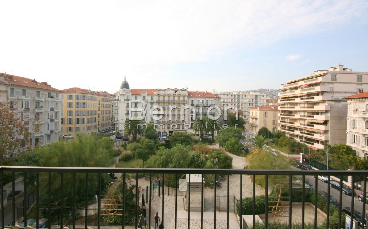 SOLD 4 bedrooms apartment in Nice city center Place Mozart / photo 1