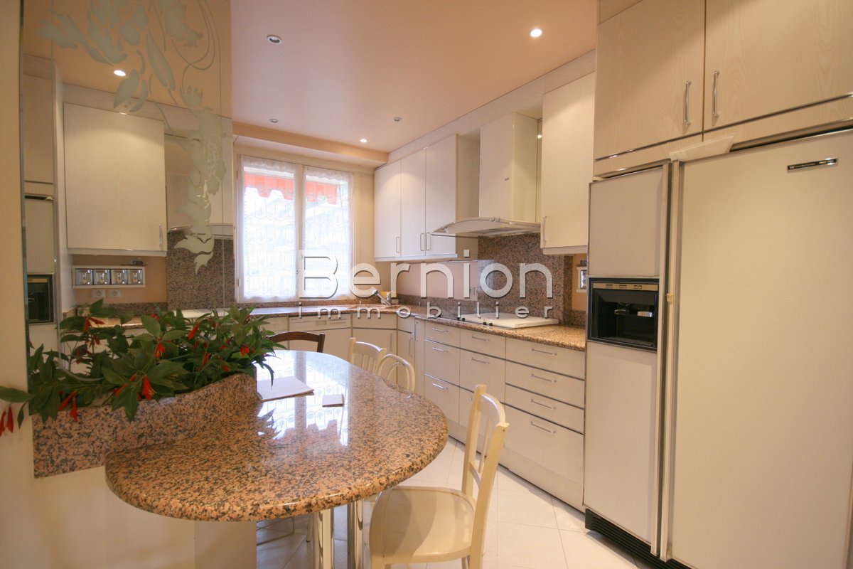 SOLD 4 bedrooms apartment in Nice city center Place Mozart / photo 5